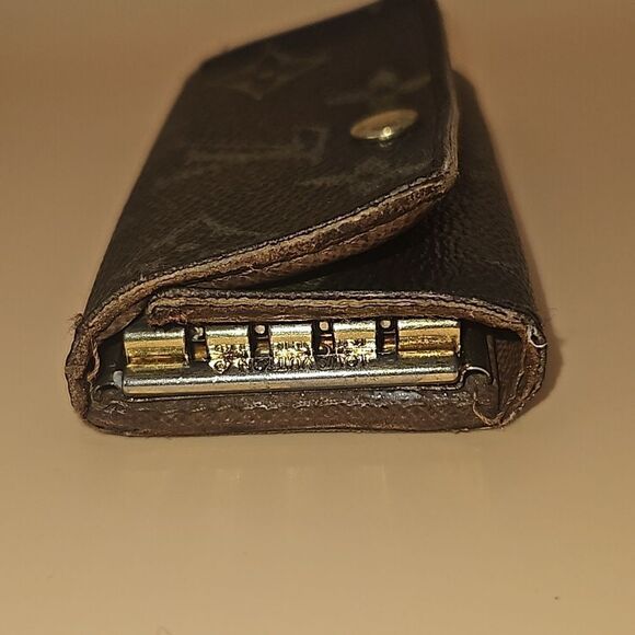 LOUIS VUITTON Monogram Multi Cles 4 Key Case M69517 LV Auth - Picture 4 of 6